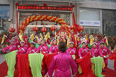 一站式庆典解决方案 北京背景搭建、场地布置、礼仪模特与庆典策划全解析